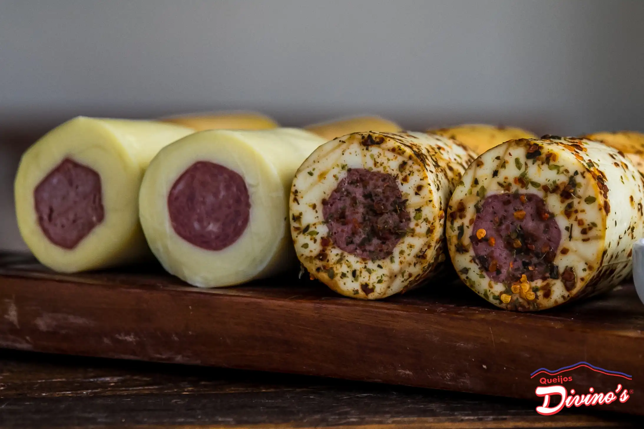 Provolone Recheado Com Salaminho Defumado Temperado - Imagem 3